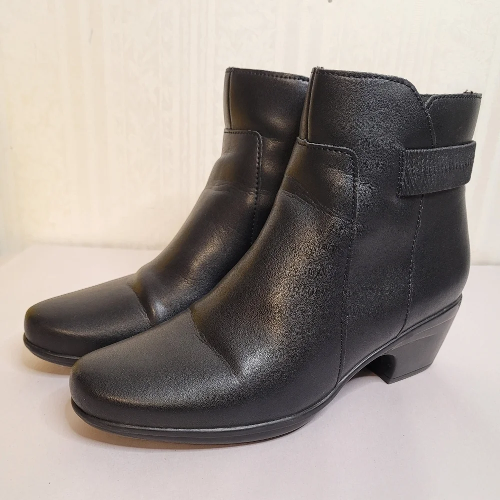 Clarks Emily Holly Black Leather Ankle Boots Women's Size 8 Side Zip Classic